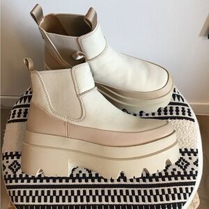 UGG Brisbane Chelsea boot. Size 7